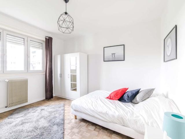 Spacious and bright room 15m² ST51