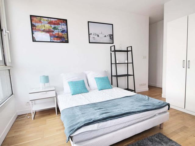 Spacious and bright room 15m²