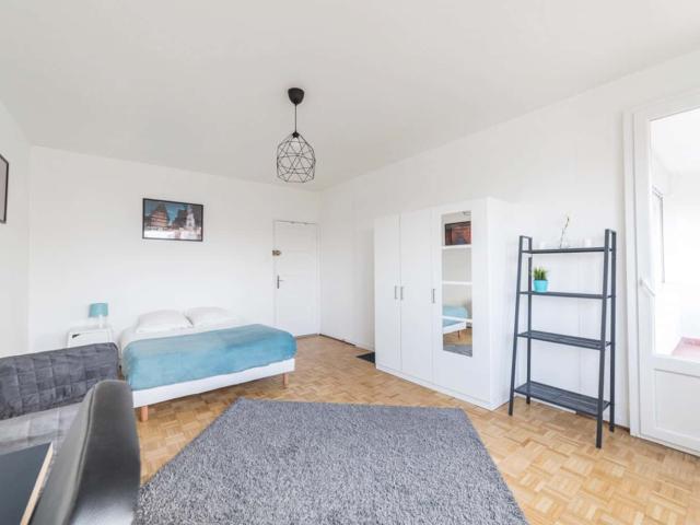 Spacious and bright room 20m² ST54