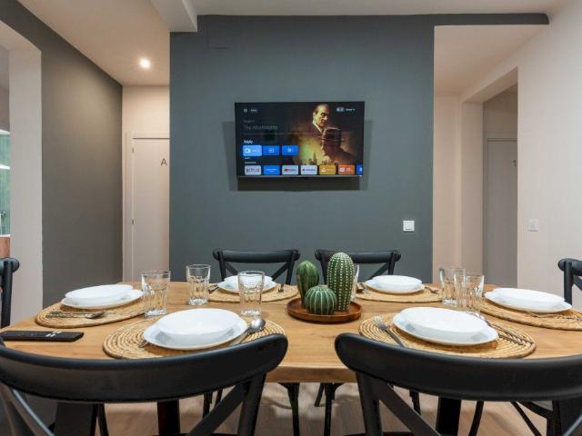 Spacious and bright room in Bailén