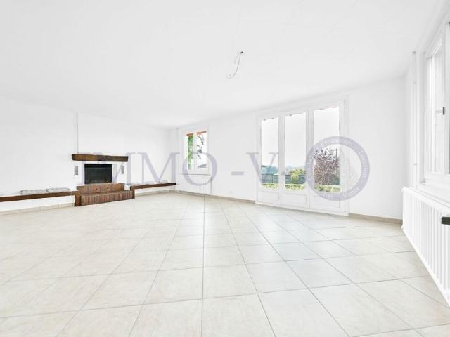 SPACIOUS AND DETACHED WITH LARGE GARDEN