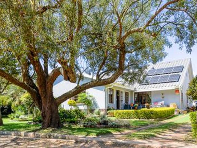 spacious and immaculate farm style r.