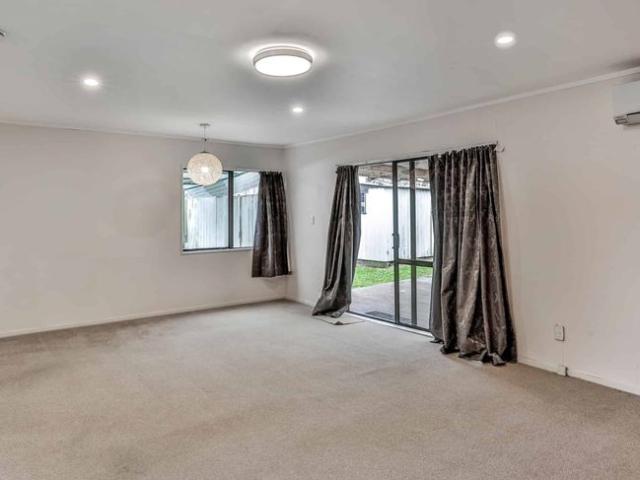 SPACIOUS AND LIGHT NORTHCOTE HOME