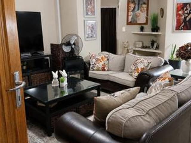 modern 2 bedrooms free standing unit.