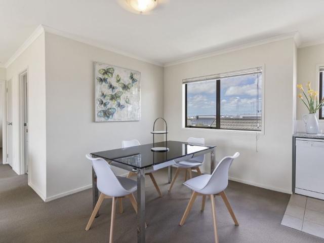 Spacious and Secure Apartment Living 1 free weeks rent on signup