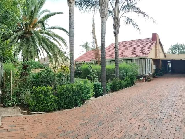 Spacious and secure 3 bedroom house in Kempton Park