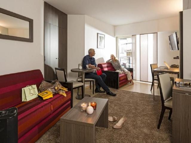 Spacious and stylish 2 BR apartment in Courbevoie great view!