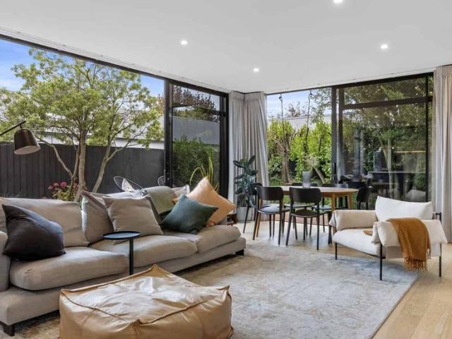 Short Term Spacious Townhouse in St Albans