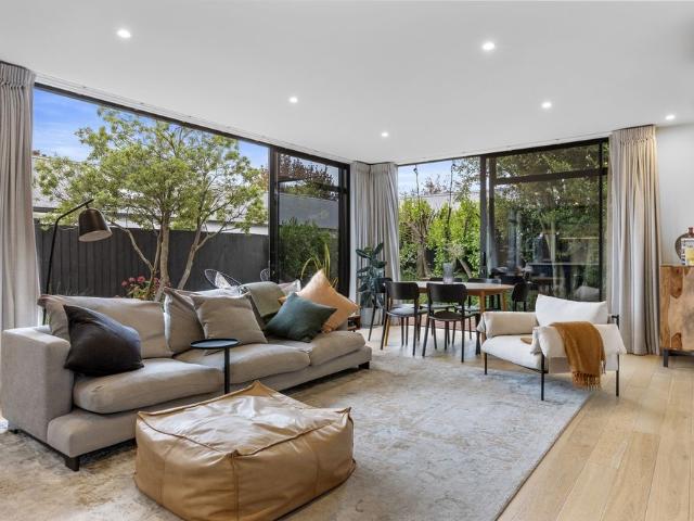 Short Term Spacious Townhouse in St Albans