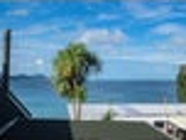 Spacious and Sunny with Harbour Views