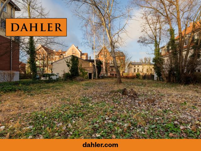 Spacious and well designed plot in a quiet premium location
