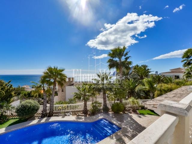 Spacious and well illuminated villa for rent with private swimming pool in Calpe, Alicante
