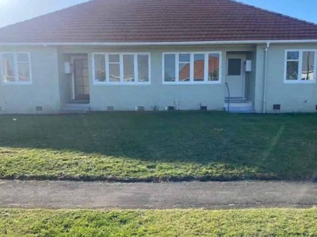 SPACIOUS AND TIDY 2 BEDROOM TOWNHOUSE IN A GREAT LOCATION