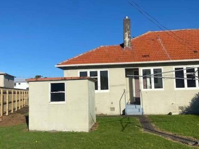 SPACIOUS AND TIDY 2 BEDROOM TOWNHOUSE IN A GREAT LOCATION