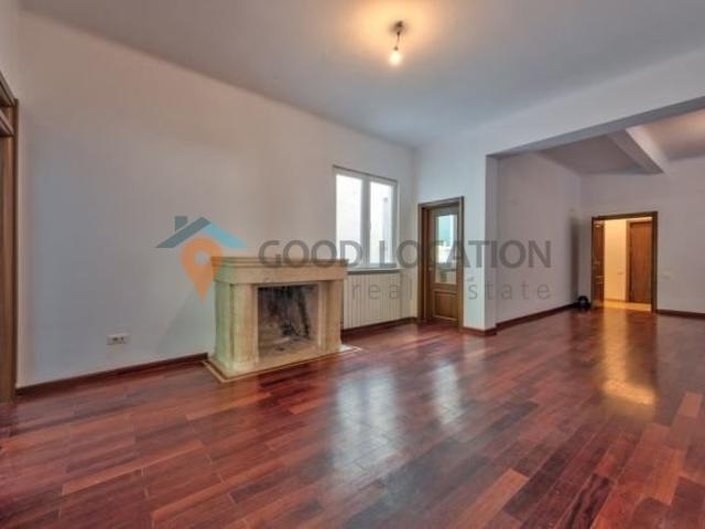 Spacious apartment close to Arch of Triumph – A0031AR3