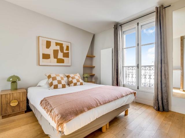 Spacious apartment with air conditioning, 1 bedroom/2 rooms Paris 10th arrondissement, Paris Amsterdam Apartments for Rent