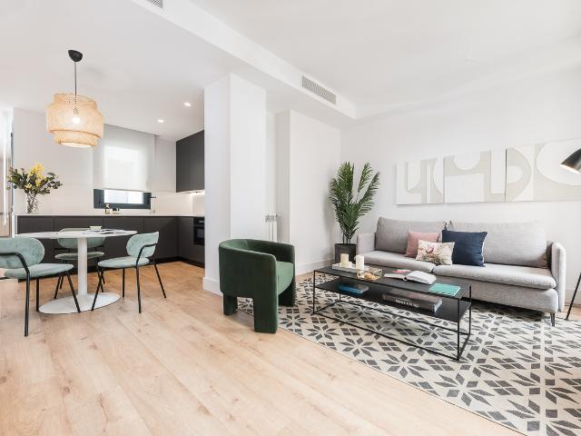 Spacious apartment with communal terrace in Retiro