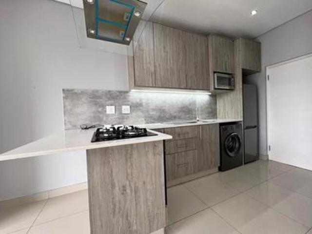 spacious bachelor apartment at the l.