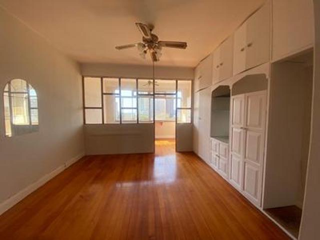 spacious bachelor flat in north beach