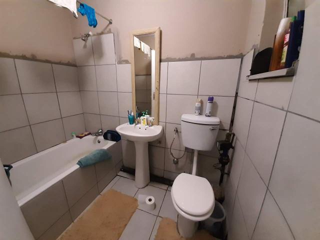 Spacious Bachelor flat