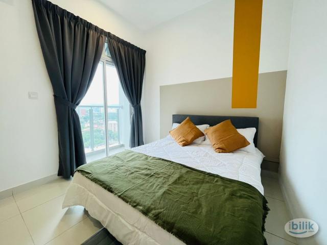 Spacious Balcony Room – Bright & Airy in KL Sentral, KL City Centre