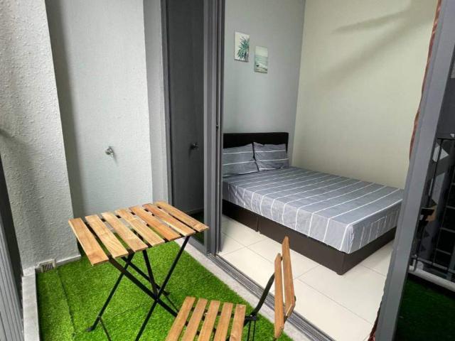 Spacious Balcony Room With Greenery, Millerz Square Old Klang Road