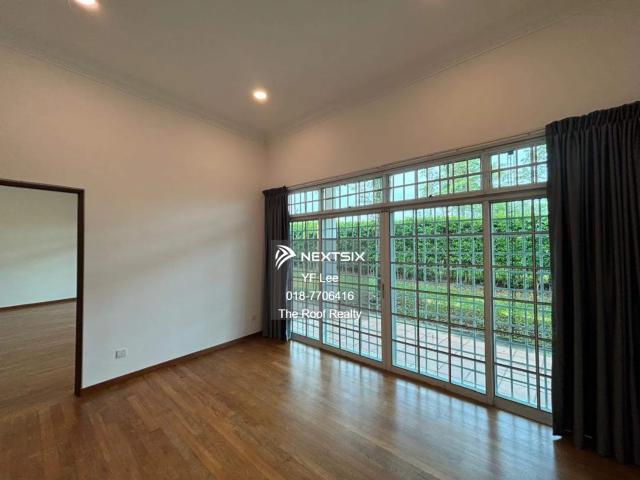 Spacious balcony, with 4+1 rooms, 4 bathrooms and 3 carparks