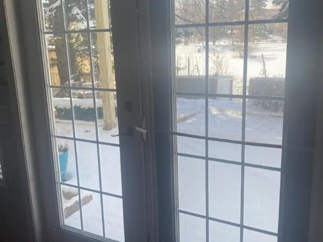 Spacious Walk out Basement Apartment on the golf course, utilities included