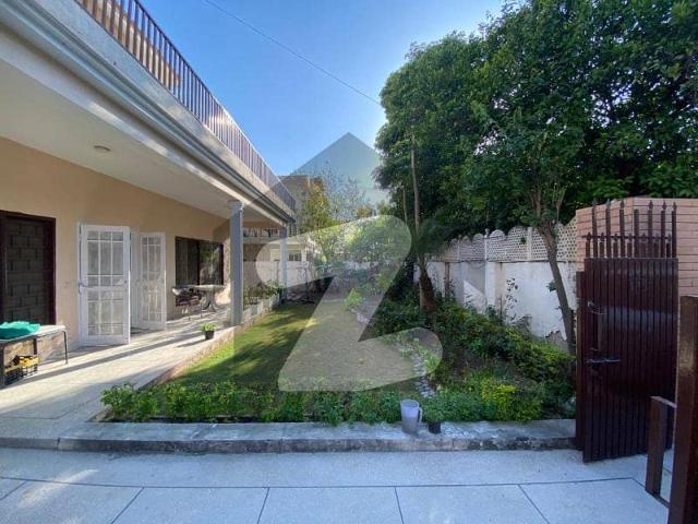 Spacious Beautiful House Available For Sale In Gulraiz 3