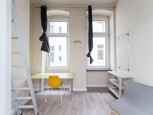 Spacious bedroom in a student apartment in Charlottenburg