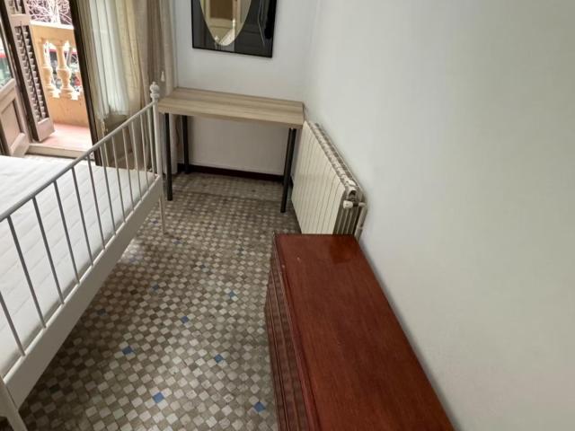 Spacious bedroom with balcony near Sagrada Familia
