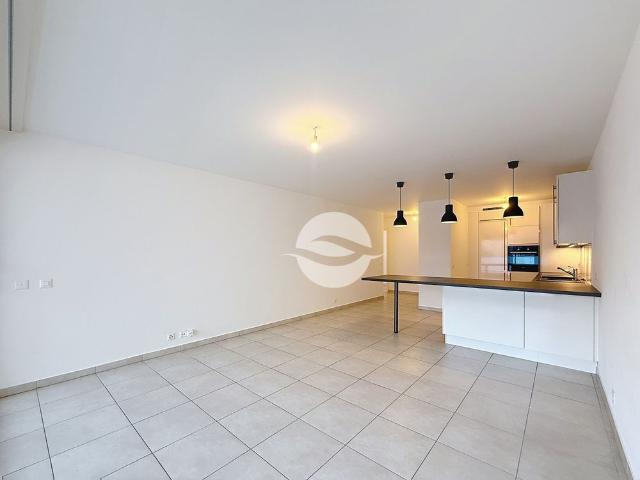 Spacious, bright and airy 5 room apartment with 3 bedrooms!