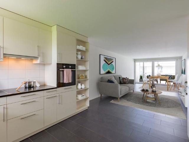 Spacious, bright apartment with seating area!