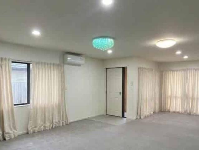 SPACIOUS & BRIGHT FAMILY HOME IN HEART OF NEW LYNN