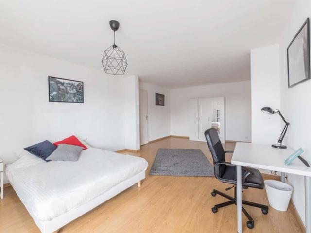 Spacious bright room 20m² ST57