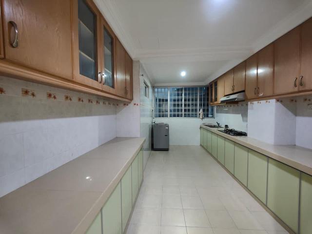 Spacious Bug layout 3 bedroom at Permas ville corner house