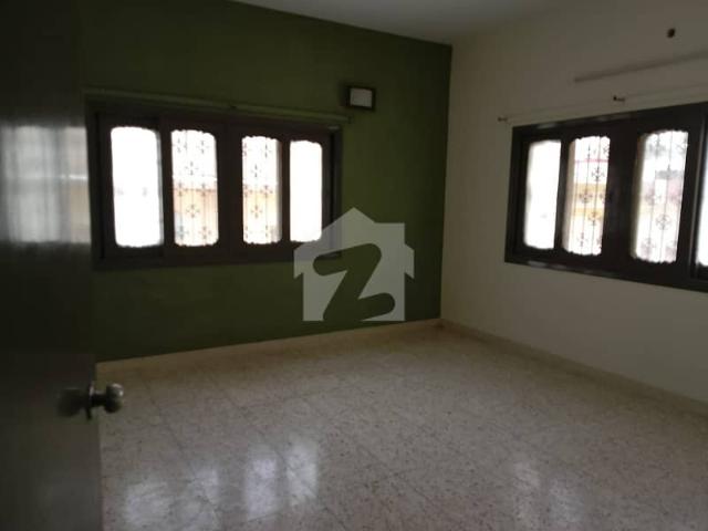 Spacious Building Is Available In Gulshan e Iqbal Block 6 For rent