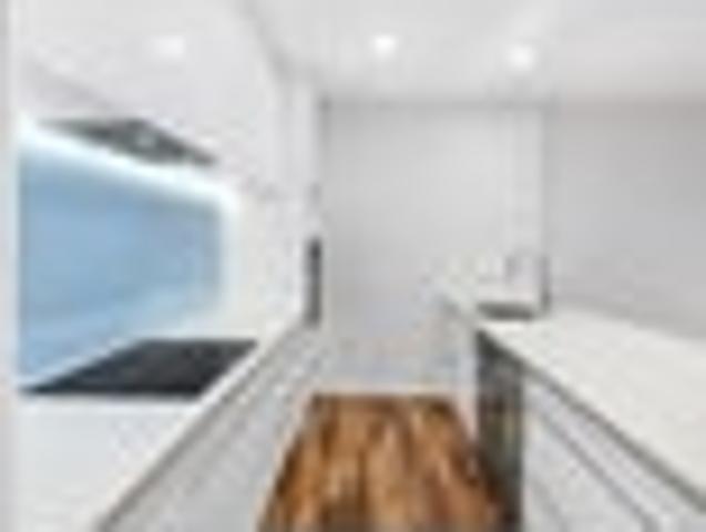 Spacious Central Howick apartment with lift access