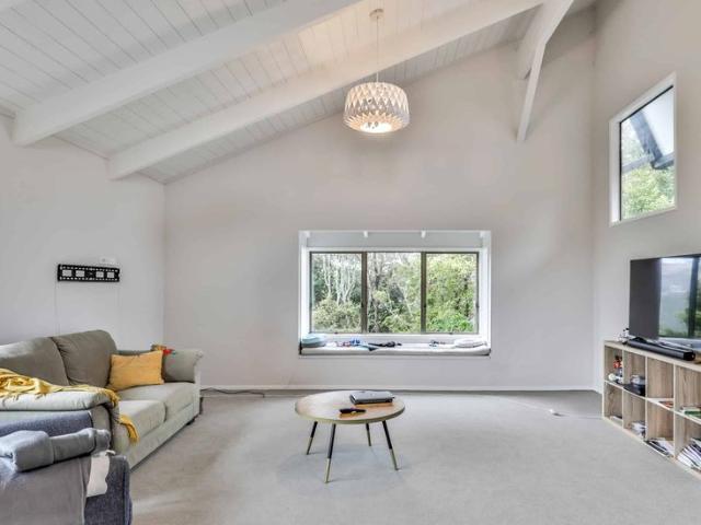 SPACIOUS CHATSWOOD HOME