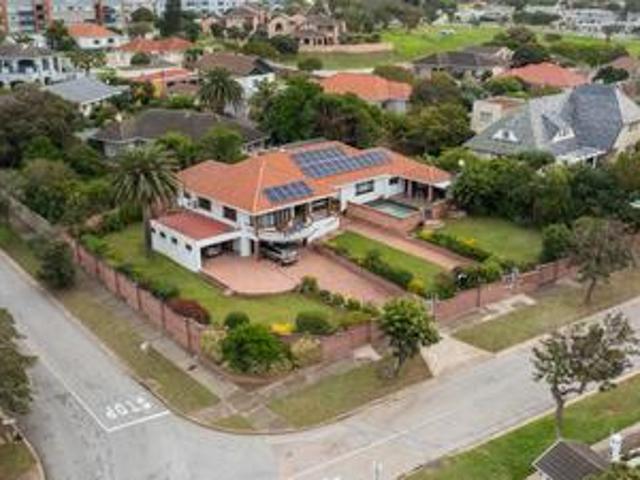 spacious characterful family home wi.