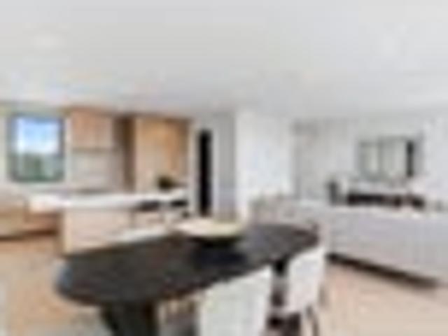 Spacious City Fringe Living