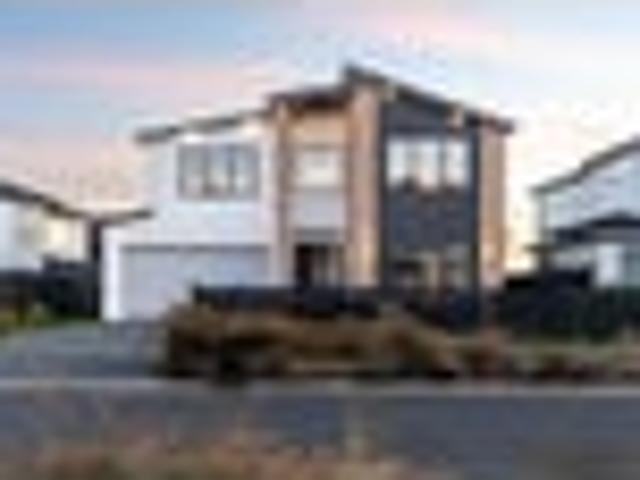 Spacious & Contemporary Coastal Living