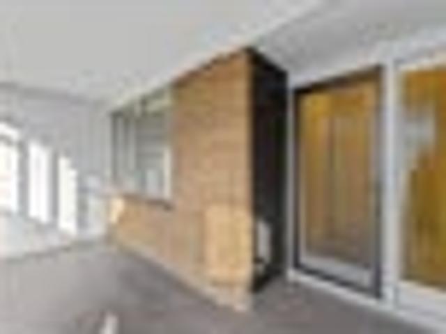 Spacious & Convenient Living Heart of Papatoetoe