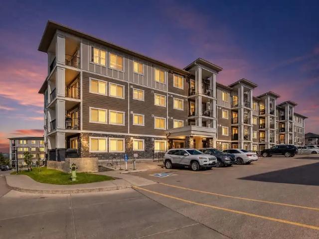 Spacious condo 2 beds/2 baths ground level