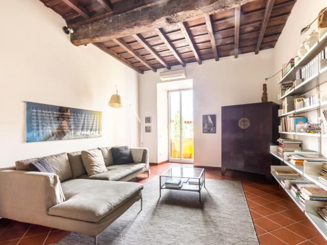 Spacious & Cool Two Bedroom Along the Tiber Cribmed