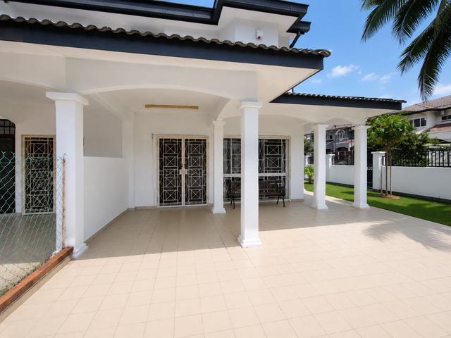 Spacious Corner House at USJ 13 Subang Jaya Extra Land For Rent