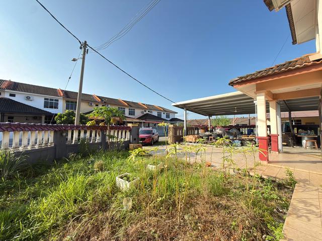 SPACIOUS CORNER LOT Terrace with HUGE LAND Taman Merdeka