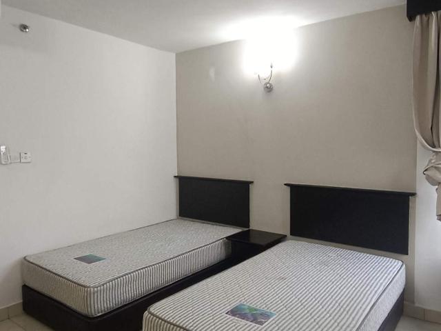 Spacious & Cozy Master Bedroom near CIQ