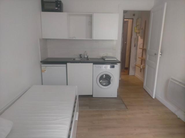 Spacious, cozy studio, Paris Amsterdam Apartments for Rent