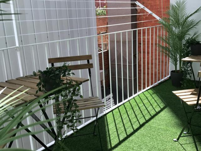 Spacious DOUBLE BEDROOM with private balcony near Collblanc Metro Station